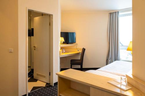 3 twin beds