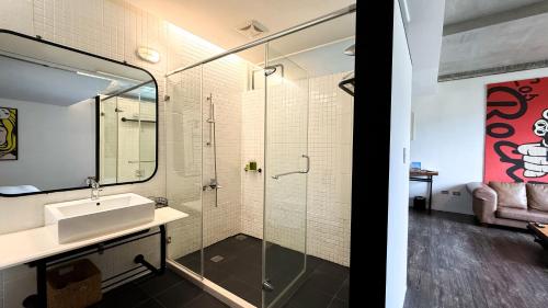 room detail thumbnail 2