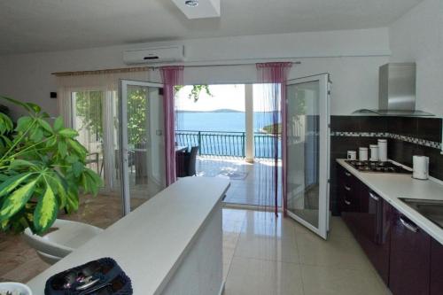 2 bedrooms, 4 beds