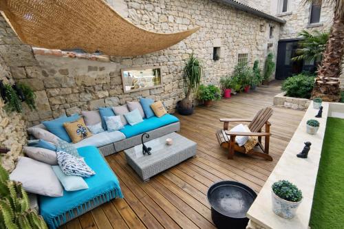 Exterior view, Stone House In Laugnac On The Compostela Route in Laugnac