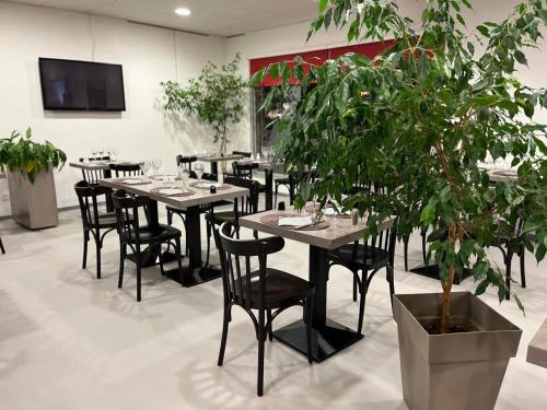 Restaurant, Logis Hotel Noemys Brive - Restaurant Le Teinchurier in Brive-la-Gaillarde