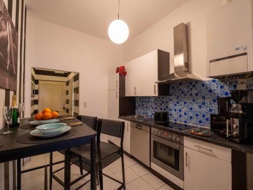 Apartment for 2 near Karlskirche & U4 Metro - image 4