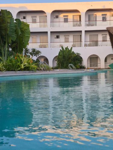 สระว่ายน้ำ, Three Oceans Resort in กันยากุมารี