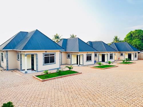 . Lake Zone Apartments