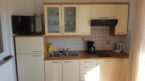 Apartment 5241-2 for 4 Pers in Lopar - image 2