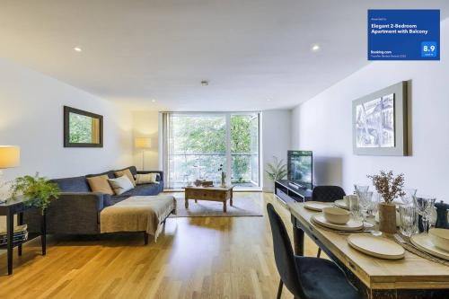 Elegant 2-Bedroom Apartment with Balcony, London