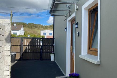 Studio Sleeps 2 -Private Hot Tub -Enclosed Garden in 其他地區