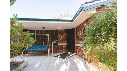 Comfortable 4BDR Family home in Suburbia in แคนนิง เวล