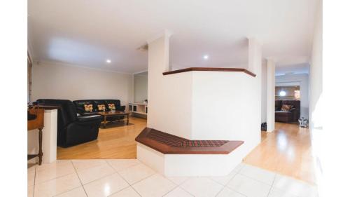 Comfortable 4BDR Family home in Suburbia in แคนนิง เวล