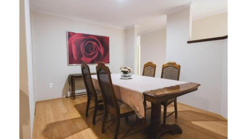 Comfortable 4BDR Family home in Suburbia in แคนนิง เวล