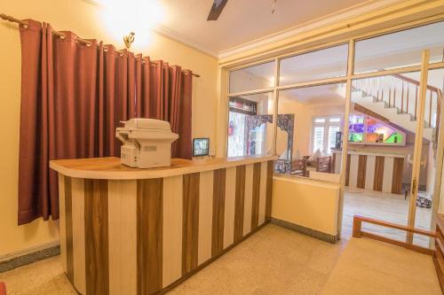 OYO 762 Hotel Middle Sky - image 4
