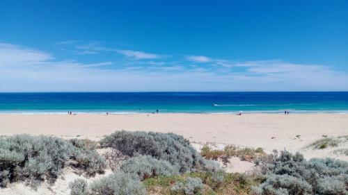 Sea Breeze Beach House - Secret Harbour