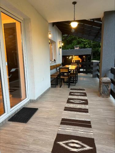 Balkons/terase, Flow House in Satu Mare (Harghita)