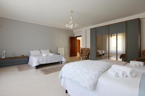 Luxury Villa with Pool & Beautiful Views in Puglia in Roseto Valfortore