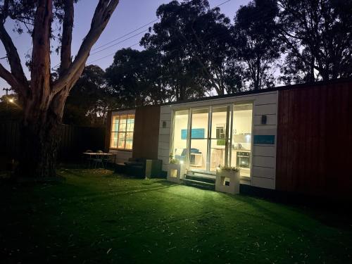 Tiny House in Belconnen 1BR Self Contained Wine (Tiny House in Belconnen 1BR Self Contained Complete Home Filtration as seen on The Block Phillip Isl) in شمال غرب كانبيرا الريفية