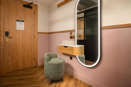 Carlton George Hotel - image 19