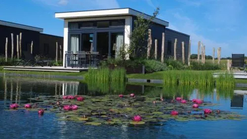 Komforthaus für 6 Gäste mit Terrasse am Wasser in Brüggen, Deutschland