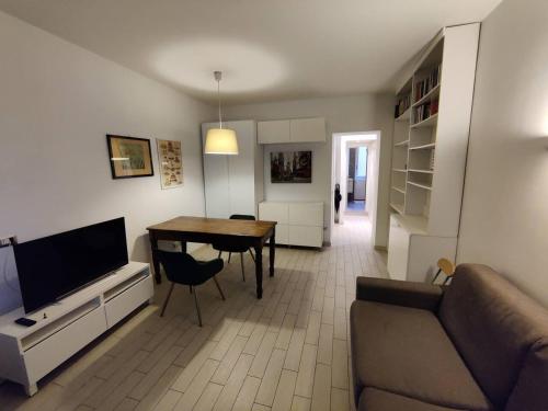 Cozy Flat Near Piramide St | WiFi & Comfort, Roma