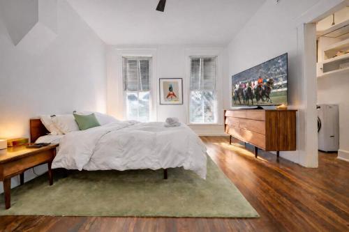 Perfect Stay in Louisville Vibrant Highlands – khách sạn tại Irish Hill