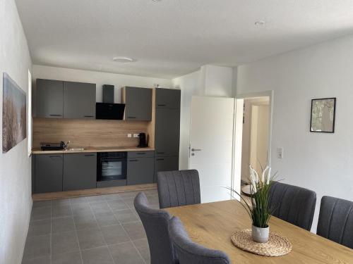 廚房, 6-Personen Apartment mit großem Parkplatz, Küche & WLAN ideal für Monteure und Familien (6-Personen Apartment mit großem Parkplatz, Kuche & WLAN ideal fur Monteure und Familien) in 格羅爾茨霍芬