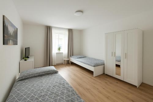 6-Personen Apartment mit großem Parkplatz, Küche & WLAN ideal für Monteure und Familien (6-Personen Apartment mit großem Parkplatz, Kuche & WLAN ideal fur Monteure und Familien) in 格羅爾茨霍芬