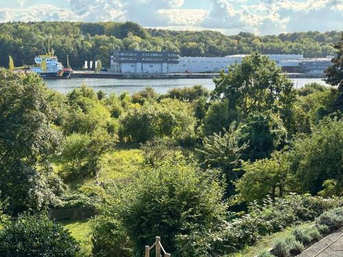 Ostseenahes Traumhaus am Kiel-Kanal in Schleswig-Holstein - Zum Ostseestrand in zehn Minuten in 阿爾滕霍爾茨