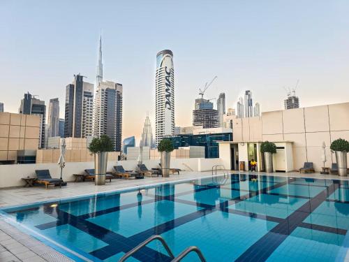 Vogue Vacation Homes, Business Bay - Bay Square Close to Downtown, Burj Khalifa and Dubai Mall, Studio Apartment with Balcony and City View, Access to all Amenities, Dubai