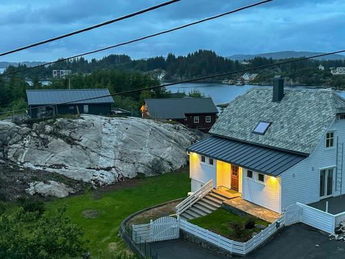 Viesnīcas āriene, Seafront House From 1952 With Views In Veivåg (Seafront House From 1952 With Views In Veivag) in Bekkjarvik
