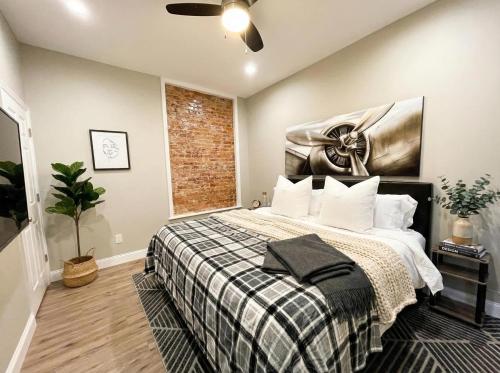 The Penthouse at Park Place King bed fast WIFI and free coffee in Wilmington, USA