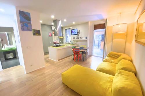 Large Apartment with Courtyard - Historic Center