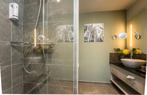 room detail thumbnail 2
