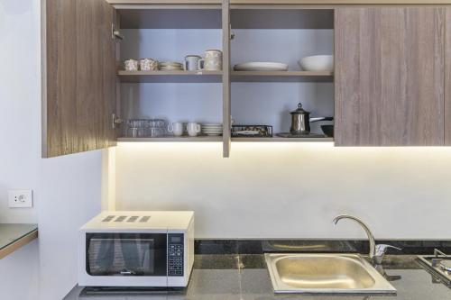 Calla 1-BR Apt & Balcony at Maison des Muses in Gemmayzeh - image 4