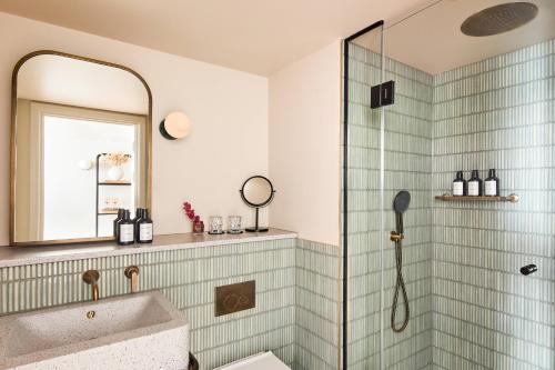 room detail thumbnail 2