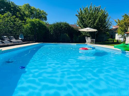 La Colline de Tilleul - De La Colline 4 STAR RATED - Beautiful Cottage Near Aubeterre in Aubeterre-sur-Dronne