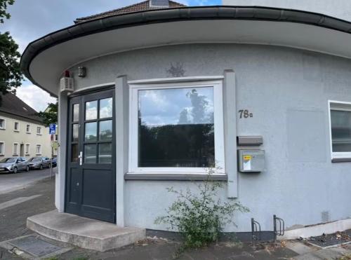 Rundes Bungalow mit guten Anbindungen in Duisburg, Deutschland