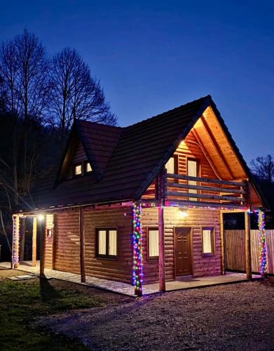 Green District - Riverside Luxury Lodge - image 5