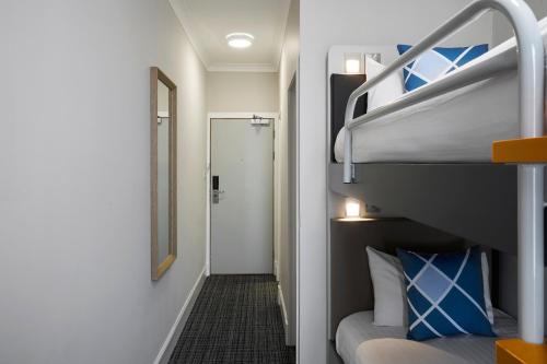 1 double bed, 2 bunk beds