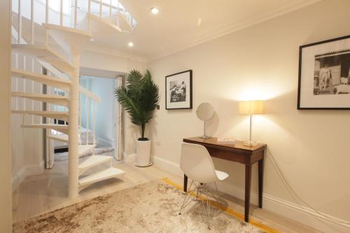 Newly Refurbished 1 Bedroom in Vibrant Notting Hill - image 38