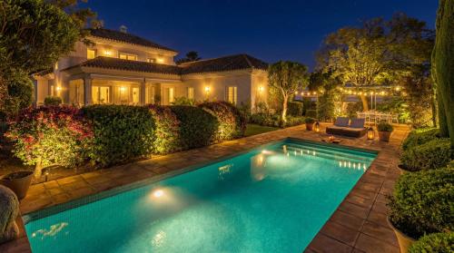 VACATION MARBELLA I Guadalmina Golf Front Villa, Private Pool, Cinema Room, TOP location, Close to the Beach and Puerto Banus
