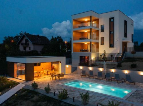 สระว่ายน้ำ, Apartments Villa Wood in กราเบอร์เย อีวานิคโก