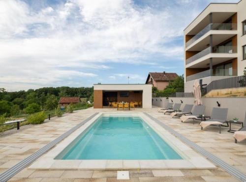 สระว่ายน้ำ, Apartments Villa Wood in กราเบอร์เย อีวานิคโก