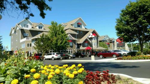 Cherry Tree Inn and Suites - Hotel - Traverse City