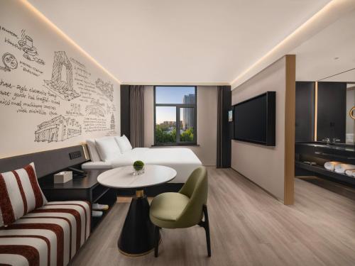 room detail thumbnail 1