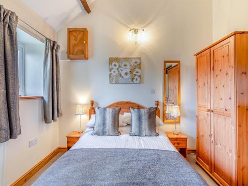 Eight Byre - Uk48913 - Tap to explore photos