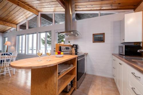 Hôtel à la maison - Cap à l'Ile (Hotel a la maison - Cap a l'Ile) in Saint-Joseph-De-La-Rive (QC)