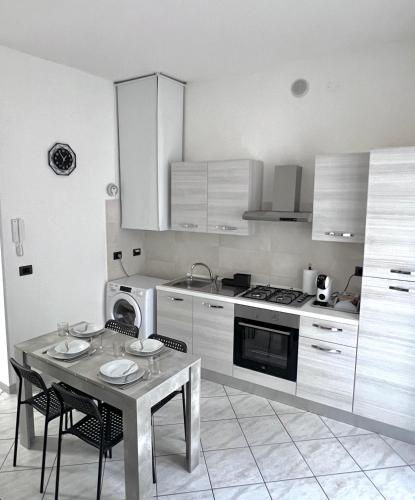 A due passi dal Centro Intero appartamento con AC e WiFi in 弗利市中心