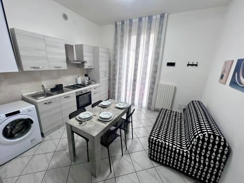 A due passi dal Centro Intero appartamento con AC e WiFi in 弗利市中心