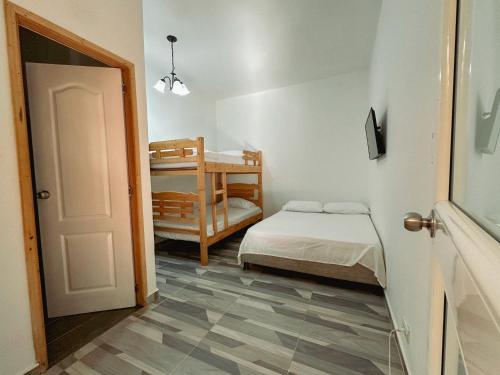 1 double bed, 2 twin beds