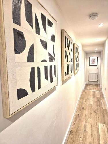 Chic Central Cheltenham Home for 8 - image 2
