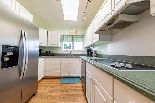 Duck R Way - Poteskeet, Ocean View, 260 Yds to Beach, Pool, Hot Tub, Walk to Downtown Duck – Duck, NC